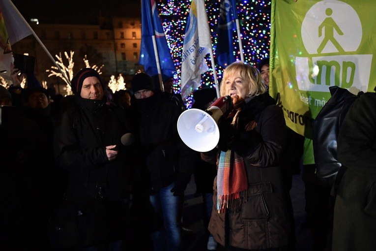 Węgrzy nie chcą "ustawy niewolniczej"