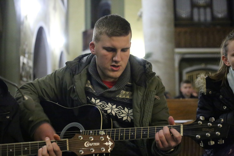 Czuwanie młodzieży w Ołpinach