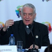 Ks. Federico Lombardi apeluje o pełne wyjaśnianie przypadków pedofilii w Kościele 