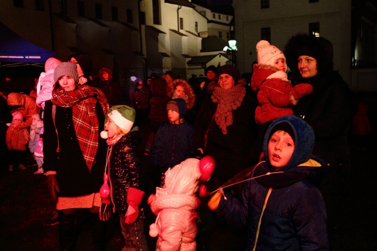 Choinka pod oknem papieskim 2018