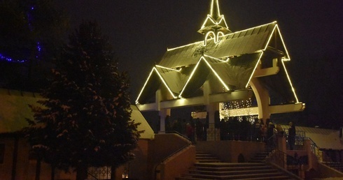 Świąteczna iluminacja u Gaździny Podhala