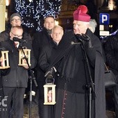 Biskup przed złożeniem życzeń poprosił o odczytanie fragmentu Ewangelii opisującego narodziny Chrystusa.