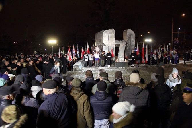 Poranne uroczystości Grudnia '70 w Gdyni