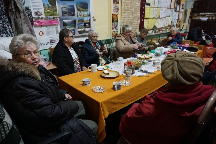 Aktywne seniorki z Głuszycy pomagają sobie i innym