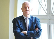 ▲	Prof. E. Fiała od dawna rozmyślał nad kluczowym dla książki zdaniem z Ewangelii.