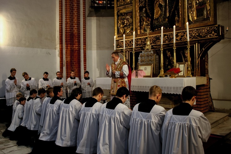 Róż radości i nowi ministranci