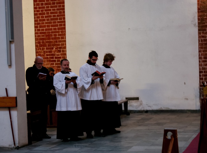 Róż radości i nowi ministranci