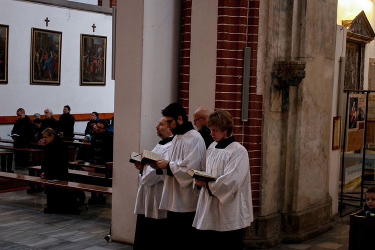 Róż radości i nowi ministranci