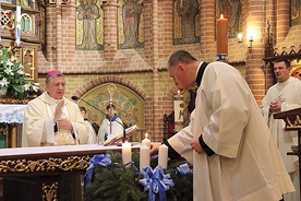 Zgromadzeni modlili się m.in. w intencji czystości serc małżeństw, dzieci i młodzieży.