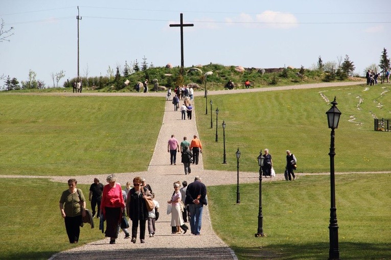 Pielgrzymi w skrzatuskim sanktuarium