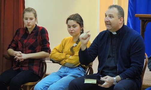 Ks. Dariusz Kowalczyk poprowadził rekoleckje adwentowe dla bielsko-żywieckich stypendystów papieskich