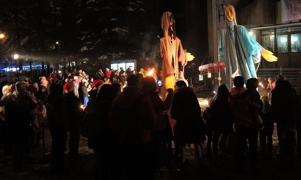 Gliwicki Teatr A pokazał poruszające widowisko "Kolaż Bożonarodzeniowy"