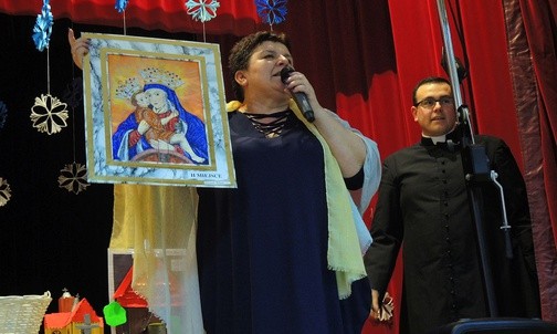 Maria Lach i dk. Wojciech Nowak poprowadzili licytację prac przedszkolaków