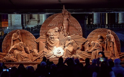 Na placu św. Piotra odsłonięto bożonarodzeniową szopkę, która została wykonana z piasku. 
7.12.2018 Watykan