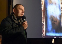 Lech Dokowicz w czasie głoszenia konferencji w Żarowie.