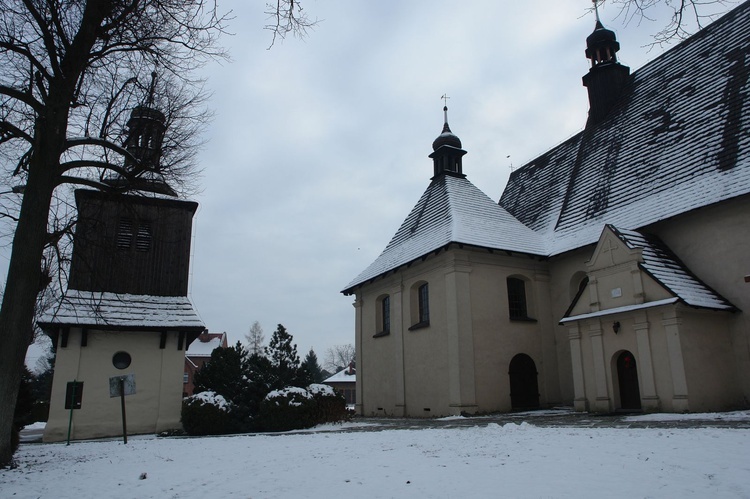 Zabytkowy kościół w Sadowie z odkrytymi freskami