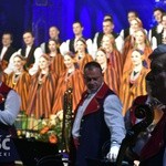 Koncert zespołów "Kostrzanie" i "Mazowsze" w Bazylice Mniejszej