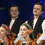 Koncert zespołów "Kostrzanie" i "Mazowsze" w Bazylice Mniejszej