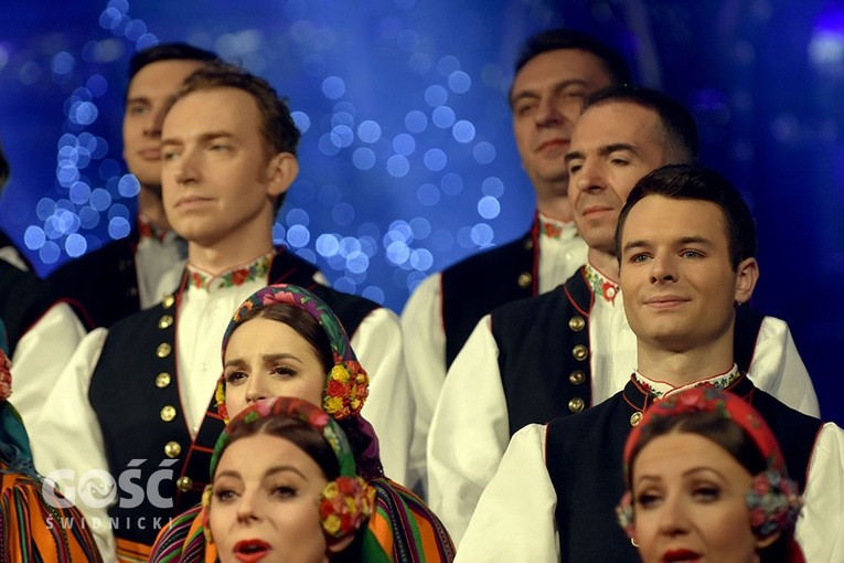 Koncert zespołów "Kostrzanie" i "Mazowsze" w Bazylice Mniejszej