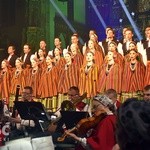 Koncert zespołów "Kostrzanie" i "Mazowsze" w Bazylice Mniejszej