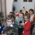 Dzieci zbudowały szopkę
