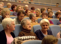 Opłatek seniorów z biskupem