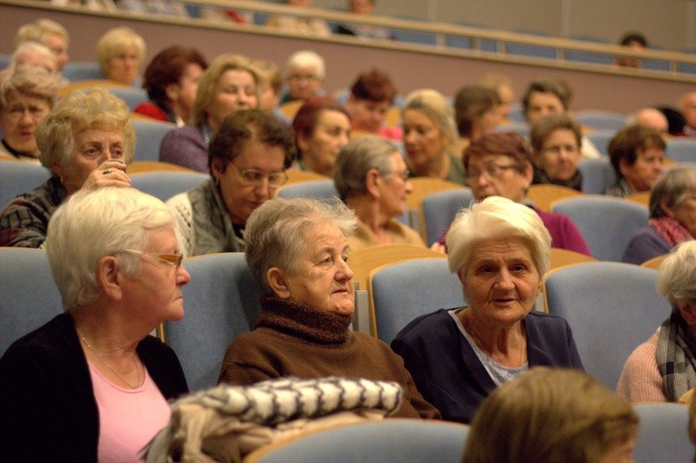 Opłatek seniorów z biskupem