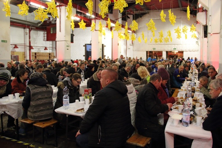 Studenci i dominikanie zorganizowali po raz 25. Wigilię dla bezdomnych i samotnych.