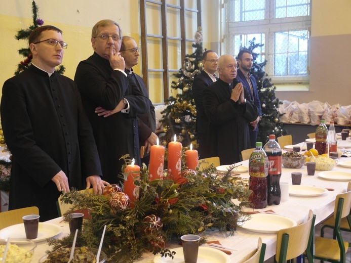 Spotkanie wigilijne dla potrzebujących w Łąbędach