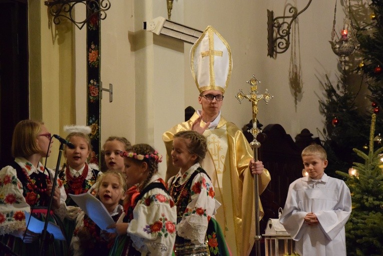 Nie zabrakło także sceny z udziałem papieża Polaka - nawiązania do jego obecności w Łowiczu