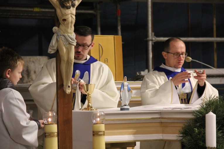 Roraty w parafii Niepokalanego Poczęcia NMP w Rawie