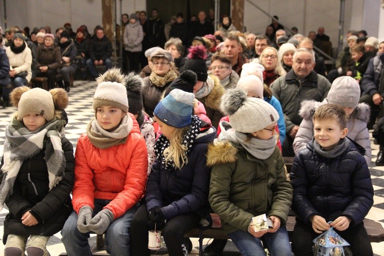 Roraty w parafii Niepokalanego Poczęcia NMP w Rawie