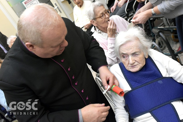 Spotkanie opłatkowe z biskupem w Hospicjum im. św. Ojca Pio