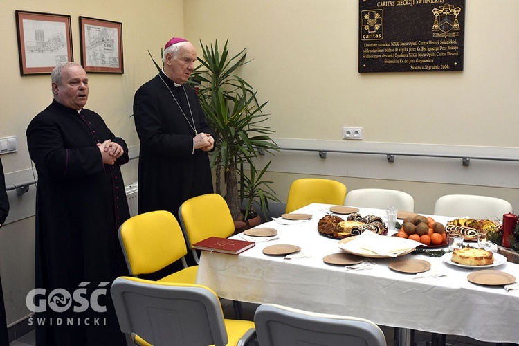 Spotkanie opłatkowe z biskupem w Hospicjum im. św. Ojca Pio