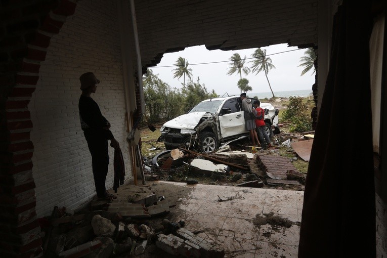 Indonezja - nowy bilans ofiar tsunami