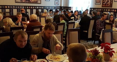Wykwintnie, a przede wszystkim wśród ludzi