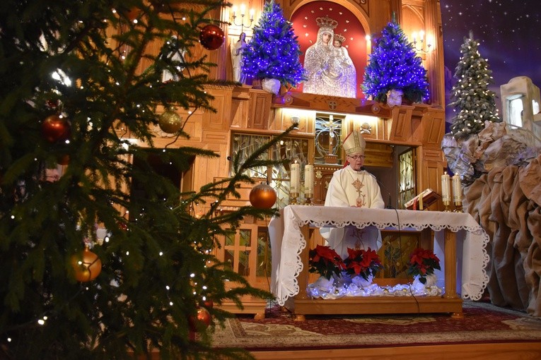 Liturgię poprzedziła procesja sióstr w klasztorze, w której przeniesiono figurę Dzieciątka Jezus do świątyni