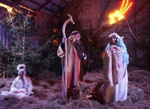 W centralnym miejscu głuszyckiego Betlejem stanęła szopka ze Świętą Rodziną
