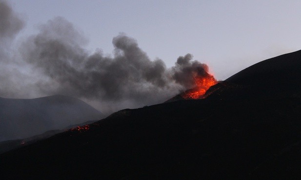 Eksperci: Etna jest niestabilna, możliwa nowa erupcja na małej wysokości