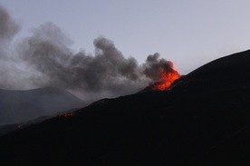 Eksperci: Etna jest niestabilna, możliwa nowa erupcja na małej wysokości