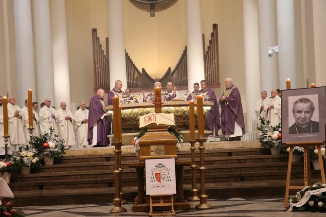 Pożegnanie bp. Gerarda Bernackiego, Eucharystia