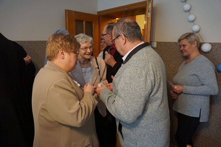 Świąteczne spotkanie biskupa Deca z rodzinami osób pracujących na misjach