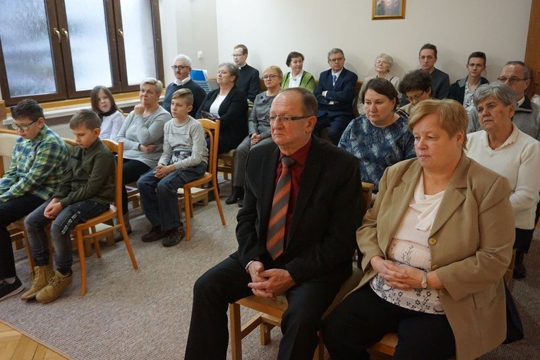 Świąteczne spotkanie biskupa Deca z rodzinami osób pracujących na misjach