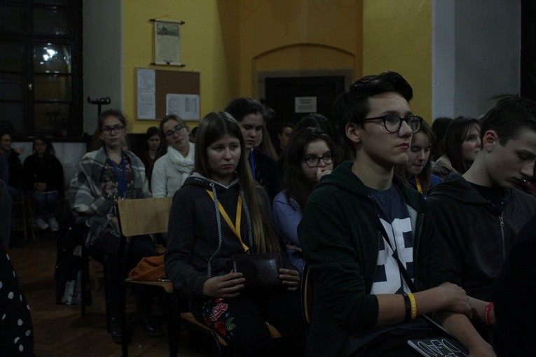 Rekolekcje sylwestrowe dla młodzieży w Henrykowie (dzień 2)