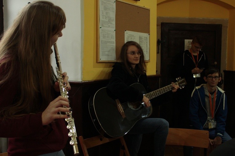 Rekolekcje sylwestrowe dla młodzieży w Henrykowie (dzień 2)