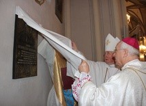 W Pszczonowie o pochodzącym z parafii biskupie przypominać będzie tablica pamiątkowa