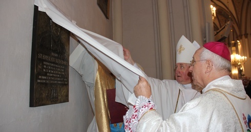 W Pszczonowie o pochodzącym z parafii biskupie przypominać będzie tablica pamiątkowa