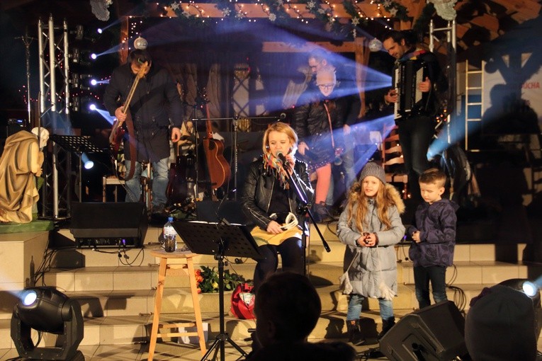 Magda Anioł z zespołem kolędowała na gdańskiej Strzyży