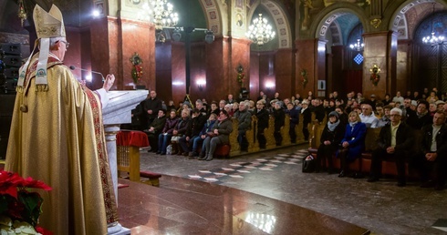 Abp Skworc: Społeczeństwo i państwo istnieją dla rodziny i dzięki niej