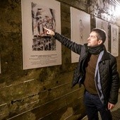 Paweł Brzozowski, dyrektor WCKiT w Walimiu, opowiada o prezentowanej w sztolniach walimskich wystawie